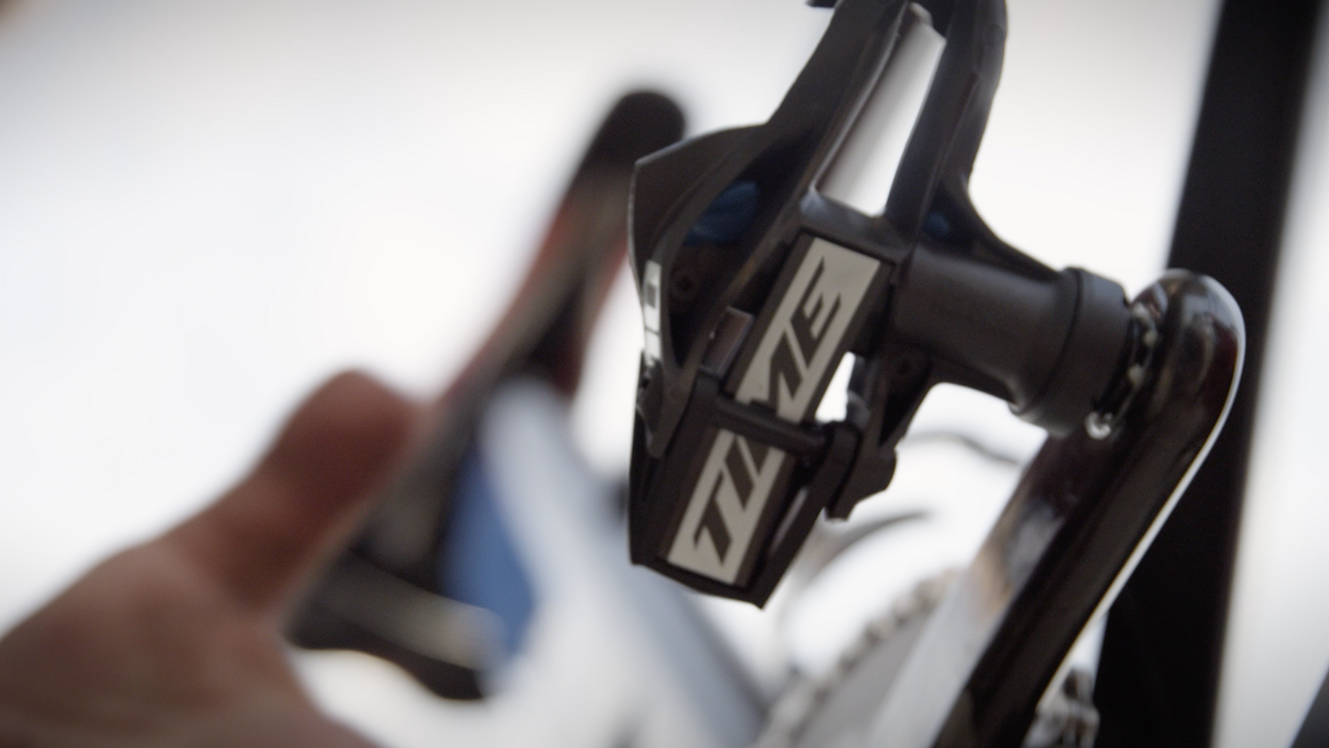 "Chez Time, tout commence par un fil de carbone..."